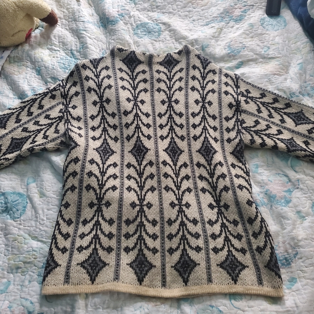 Janus of Norway vintage sweater, black and white, 100% wool. No snags or stains.